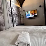 Moonlight Center Studio-private Parking, King * Cluj-Napoca