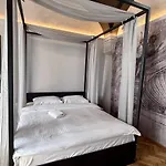 Moonlight Center Studio-private Parking, King