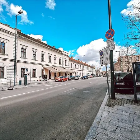 Moonlight Center Studio-private Parking, King Apartamento *