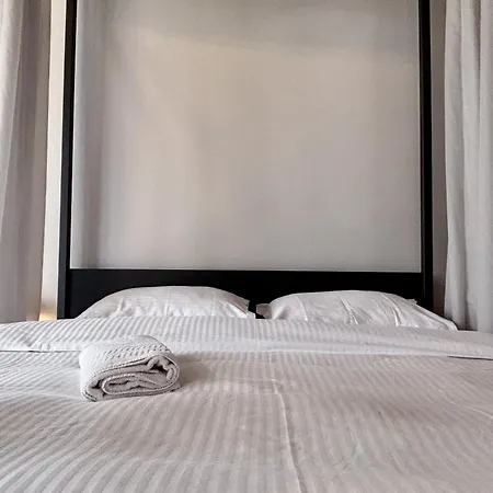 Apartment Moonlight City Center Studio-Private Parking, King Cluj-Napoca