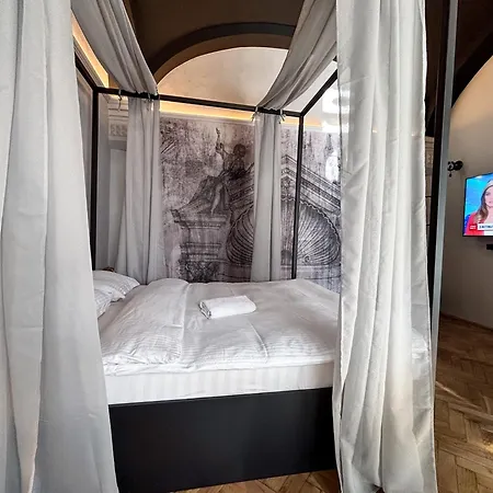 Moonlight City Center Studio-Private Parking, King