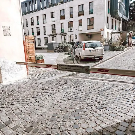 Moonlight City Center Studio-Private Parking, King