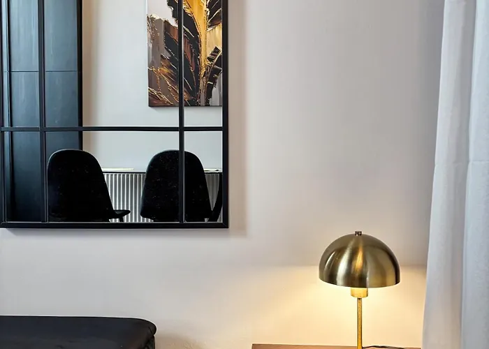 Moonlight City Center Studio-Private Parking, King