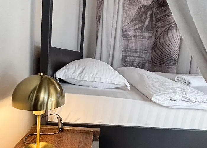 Апартаменты Moonlight City Center Studio-Private Parking, King *