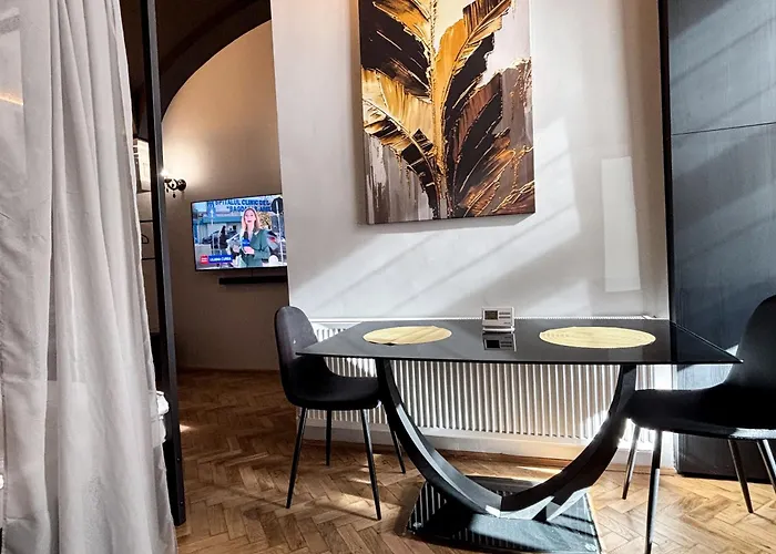 Moonlight City Center Studio-Private Parking, King * Cluj-Napoca