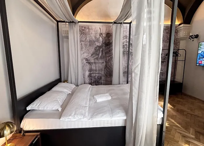 Moonlight City Center Studio-Private Parking, King * Cluj-Napoca