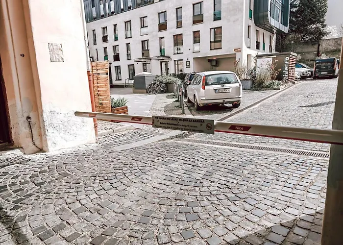 Moonlight City Center Studio-Private Parking, King